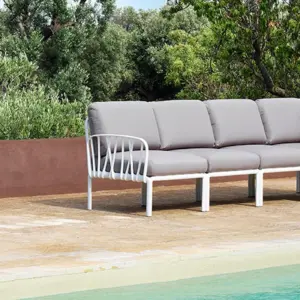 Outdoor Corner  | Komodo